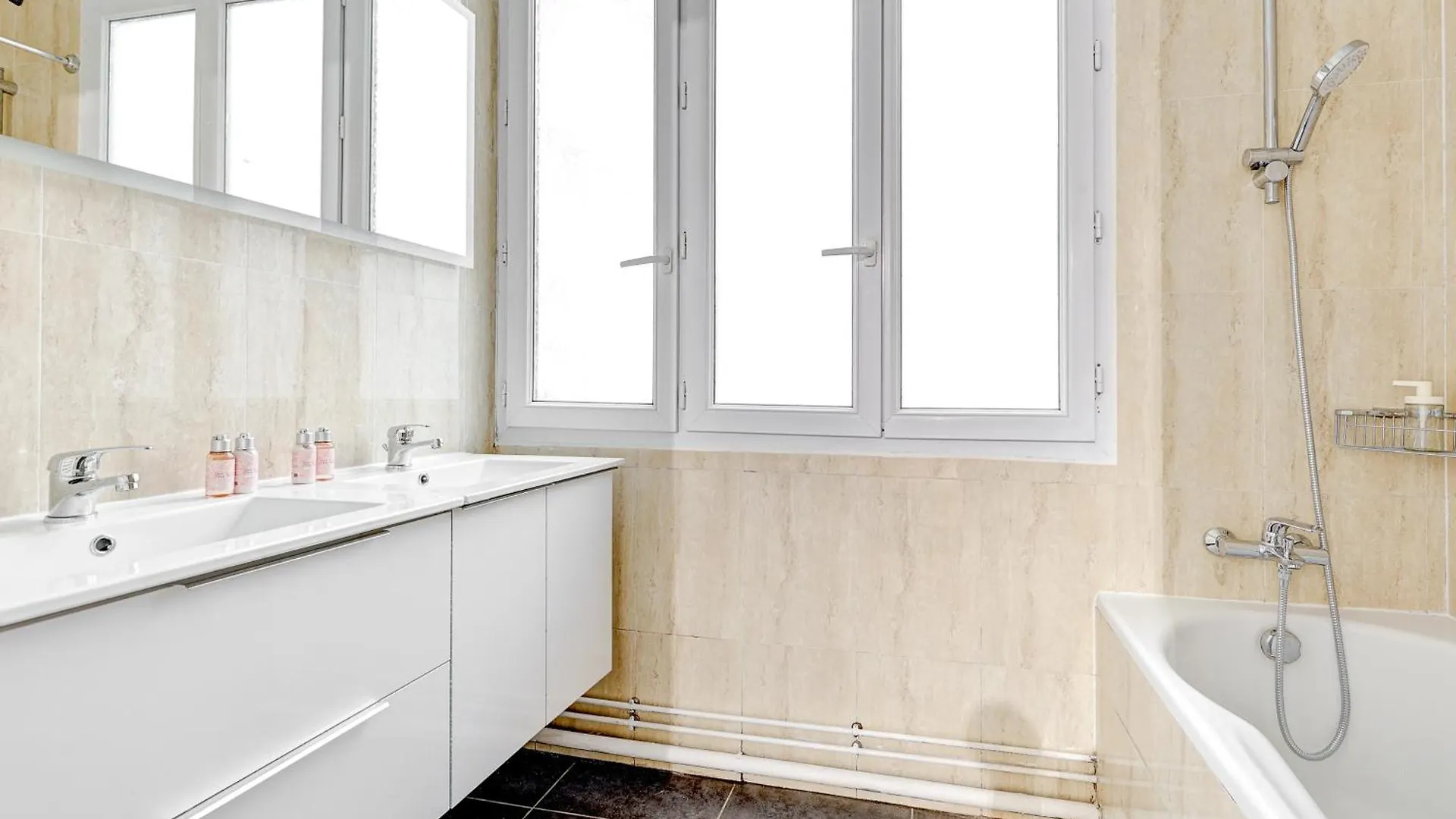 Elegance Haussmannienne Au Coeur Du Marais פריז